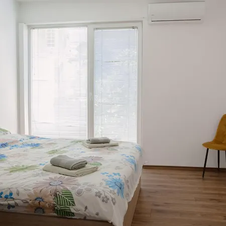 Near Center With Balcony And Free Parking Apartamento *