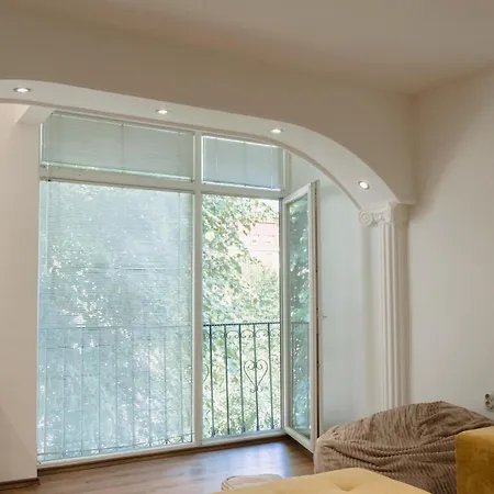 Near Center With Balcony And Free Parking *
