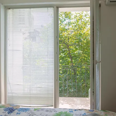 Near Center With Balcony And Free Parking Apartamento Skopie