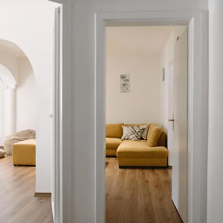 Near Center With Balcony And Free Parking Apartamento Skopie