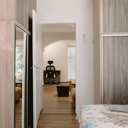 Near Center With Balcony And Free Parking Apartamento